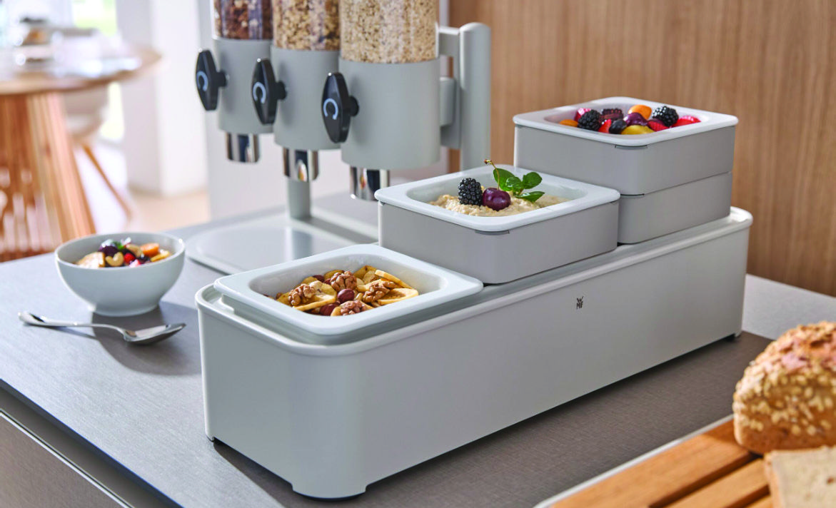 Sistem de buffets modern WMF cu dispensere de cereale și recipiente separate pentru iaurt și fructe în alb mat premium